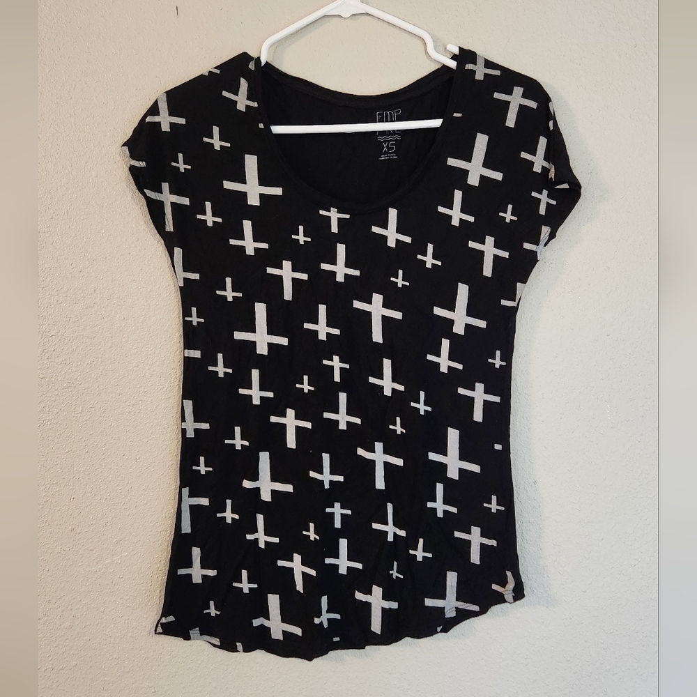 Empyre Black And White Cross Graphic Tee Shirt Size XS